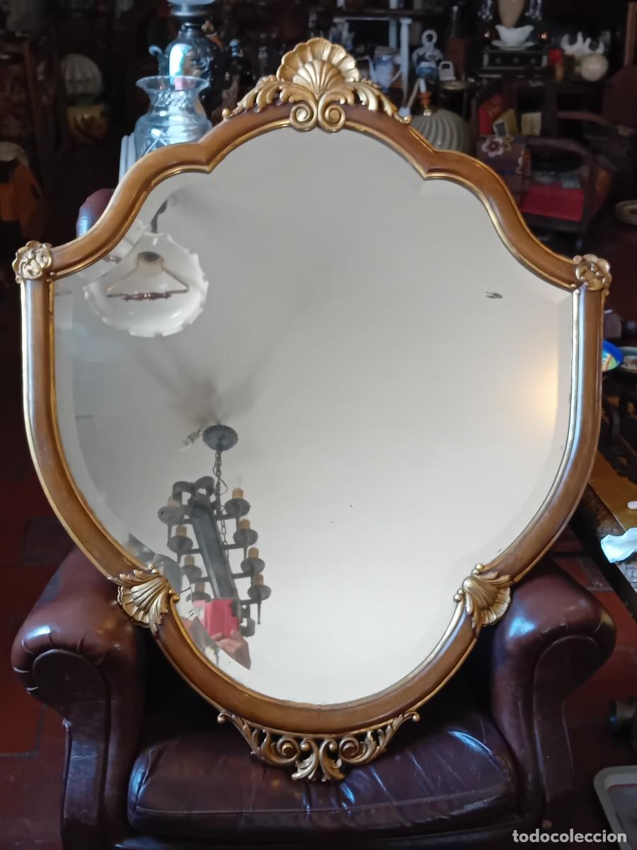 Antig&uuml;edades: Espejo con grecas y remates en pan de oro d&eacute;cada de los 50/60