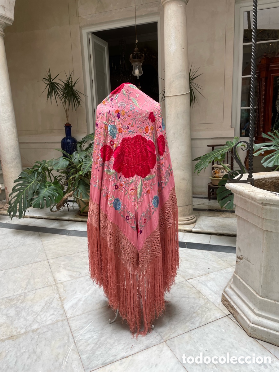 Antig&uuml;edades: Mant&oacute;n de Manila bordado a mano siglo XIX