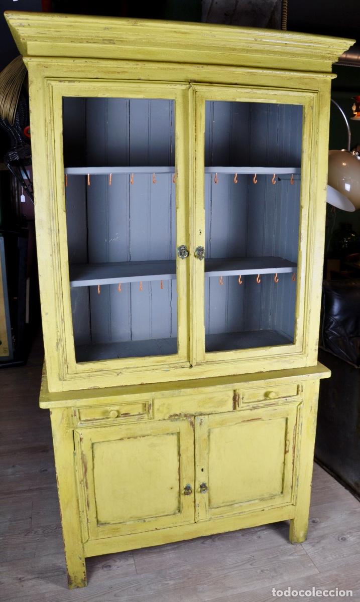 Antig&uuml;edades: Antiguo mueble de cocina pintado de color mostaza