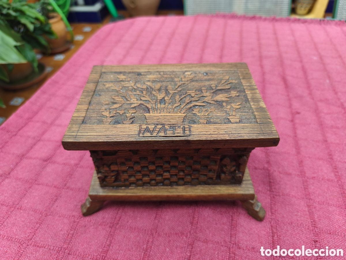 Antig&uuml;edades: CAJA ANTIGUA DE MADERA TALLADA CON MOTIVOS GEOM&Eacute;TRICOS Y FLORALES,PARA JOYERO,MONEDAS,BARATIJAS ....