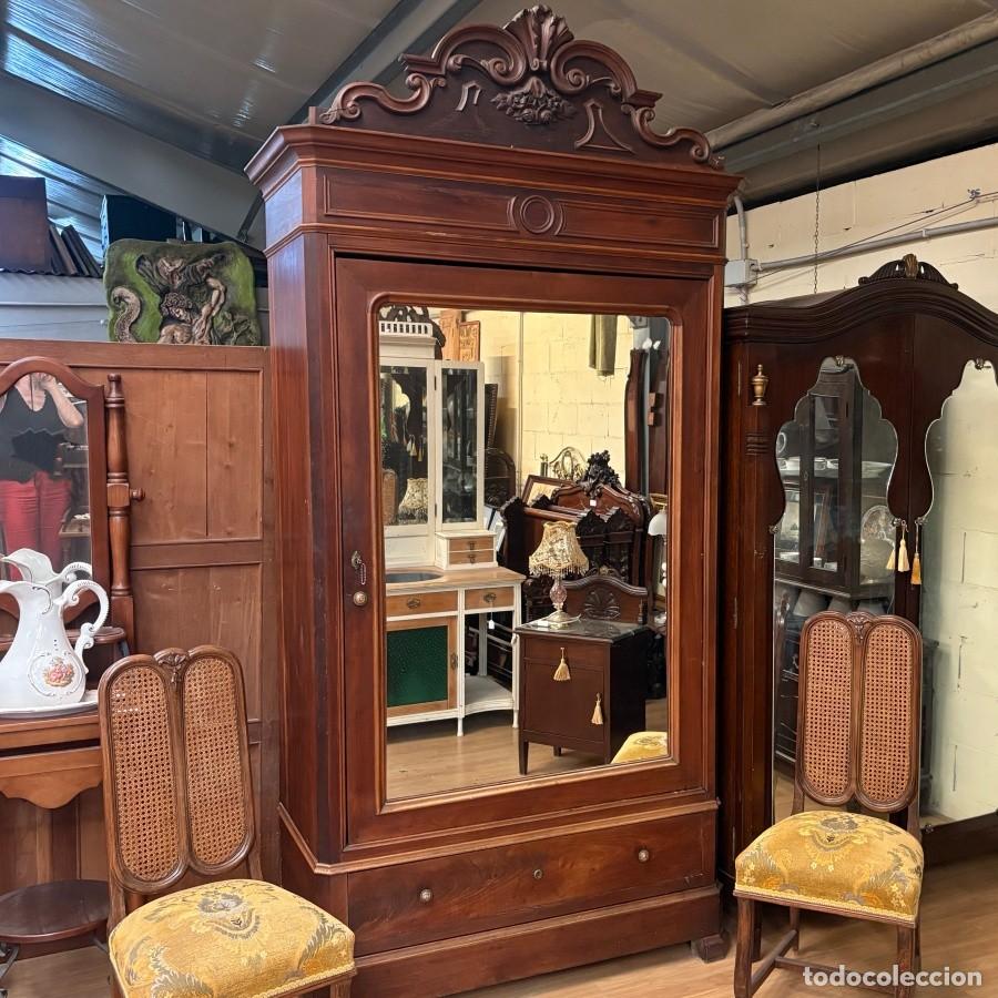 Antig&uuml;edades: Armario con Espejo de una Puerta