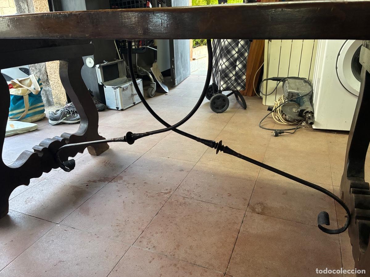 Antig&uuml;edades: ⸻ Mesa r&uacute;stica de madera maciza &ndash; estilo antiguo