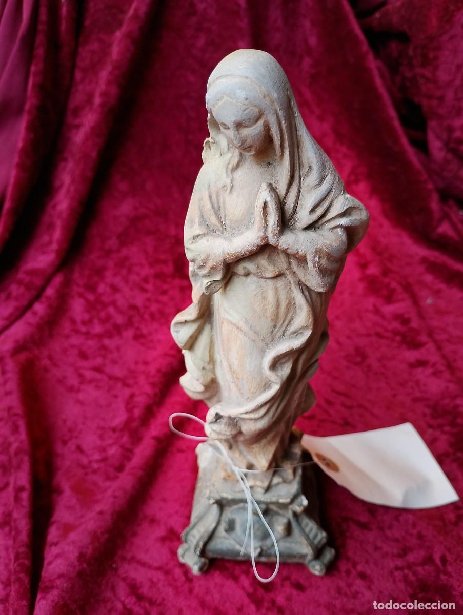 Antig&uuml;edades: Muy piadosa y bonita figura antigua de la Virgen sobre pedestal de estilo barroco -la figura es del