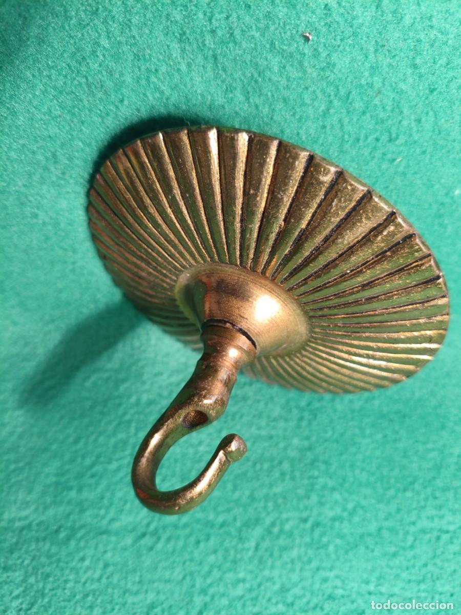 Antig&uuml;edades: ANTIGUO FLORON DE BRONCE DORADO PARA COLGAR LAMPARA DE TECHO.