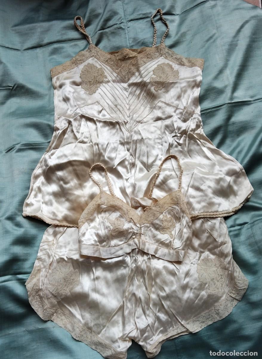 Antig&uuml;edades: Conjunto de lencer&iacute;a de novia antiguo De seda