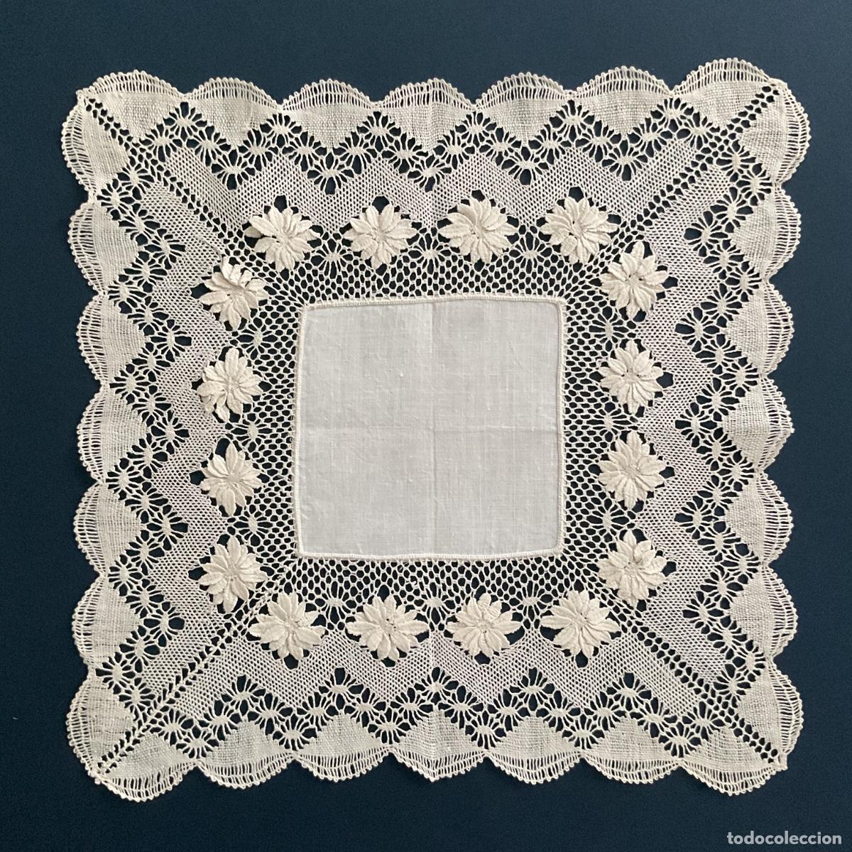 Antig&uuml;edades: Pa&ntilde;uelo antiguo encaje de bolillos Flores 27 cm - 121.24