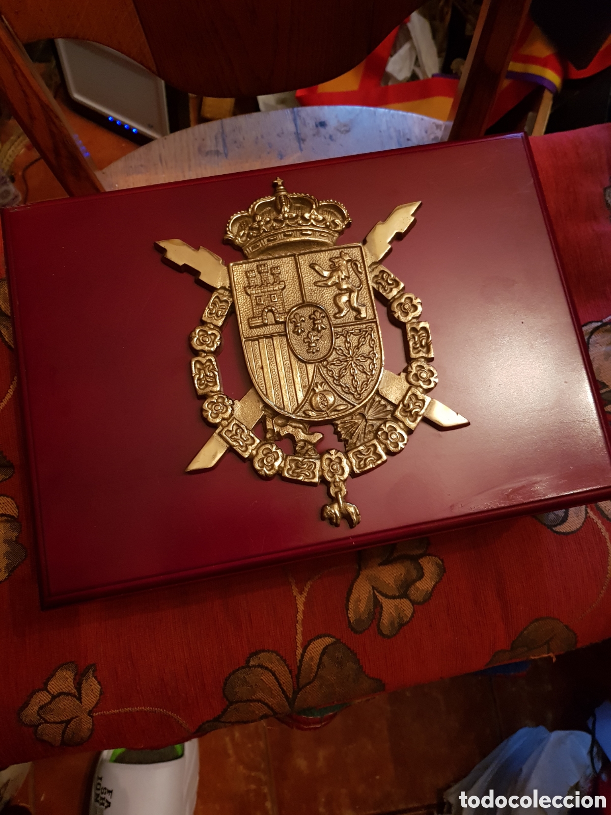 Antig&uuml;edades: ESPECTACULAR Y ANTIGUA CAJA DE PUROS DE LA CASA REAL DE NOGAL