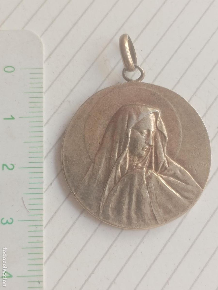 Antig&uuml;edades: Medalla de plata o plateada. Firmada