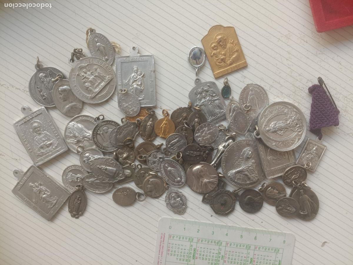 Antig&uuml;edades: 64 medallas religiosas