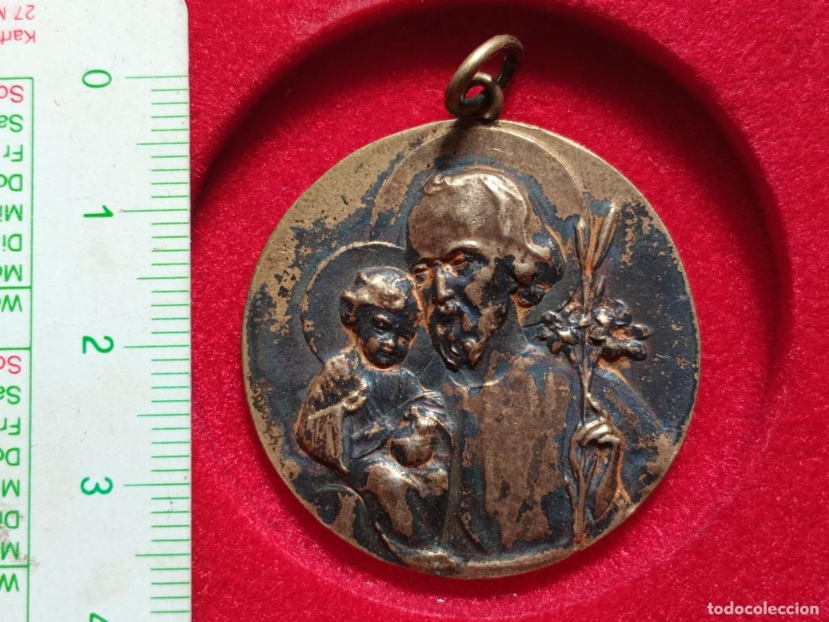 Antig&uuml;edades: Medalla religiosa antigua, tama&ntilde;o mediano