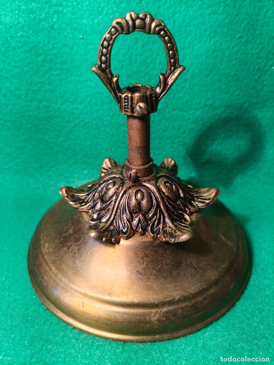 Antig&uuml;edades: ANTIGUO FLORON DE BRONCE DORADO PARA COLGAR LAMPARA DE TECHO.