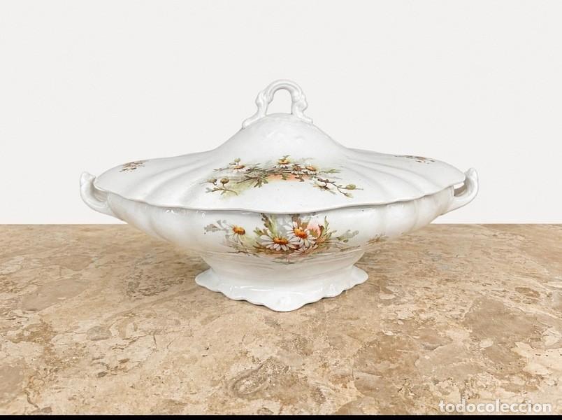 Antig&uuml;edades: PRECIOSA SOPERA DE PORCELANA CON DECORACI&Oacute;N FLORES