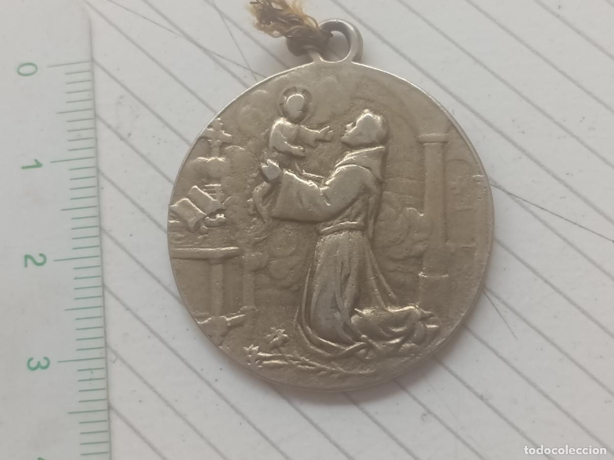 Antig&uuml;edades: Medalla religiosa antigua de plata