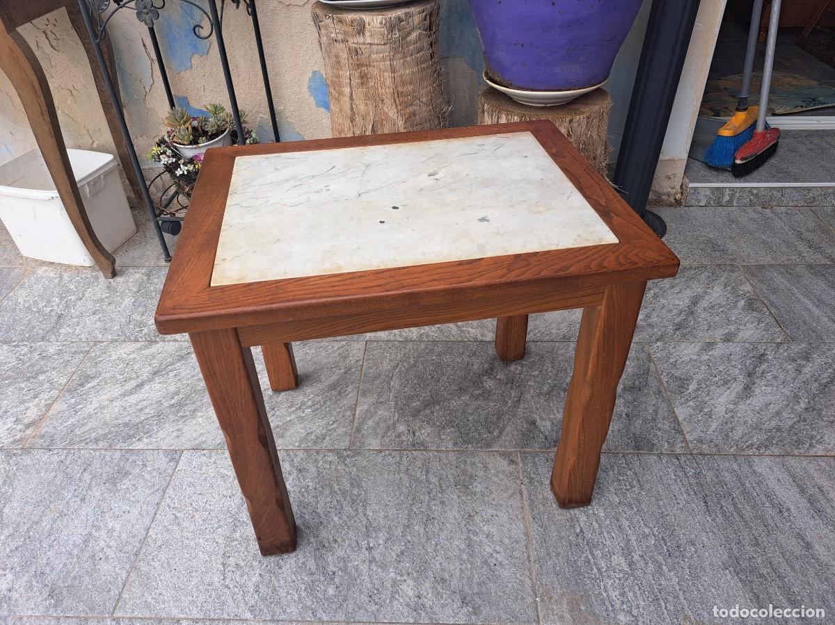 Antig&uuml;edades: Mesa de centro de madera maciza con m&aacute;rmol blanco. - Foto 2