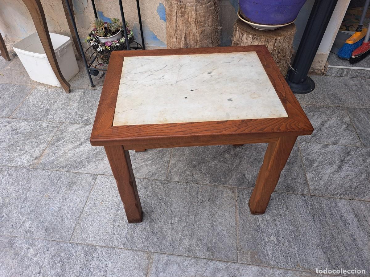 Antig&uuml;edades: Mesa de centro de madera maciza con m&aacute;rmol blanco. - Foto 3