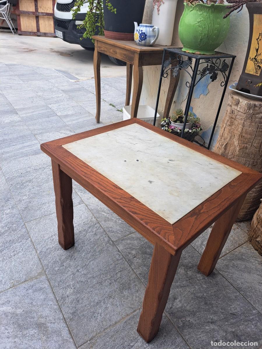 Antig&uuml;edades: Mesa de centro de madera maciza con m&aacute;rmol blanco. - Foto 6
