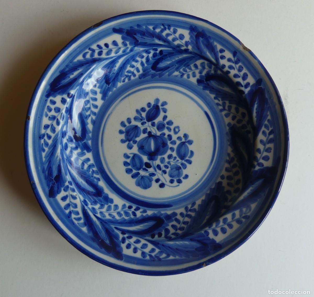 Antig&uuml;edades: PLATO O FUENTE SIGLO XIX DE MANISES SELLADO M.G.( PAGO POR BIZUM)