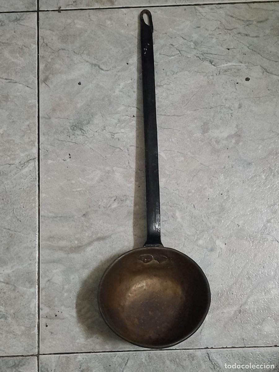 Antig&uuml;edades: CAZO DE LAT&Oacute;N Y FORJA