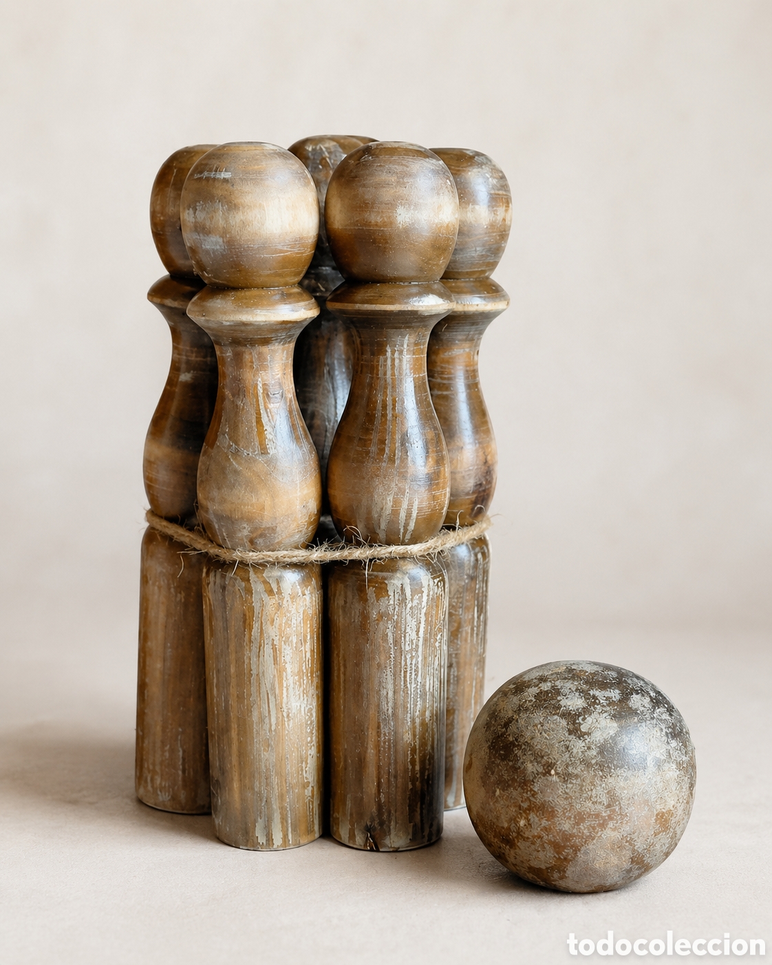 Antig&uuml;edades: Juego antiguo de bolos de madera torneados a mano