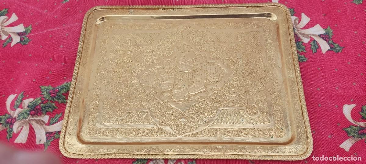 Antig&uuml;edades: Bandeja lat&oacute;n macizo persa (Qajar) SIGLO XIX, grabada 1,3 Kg.