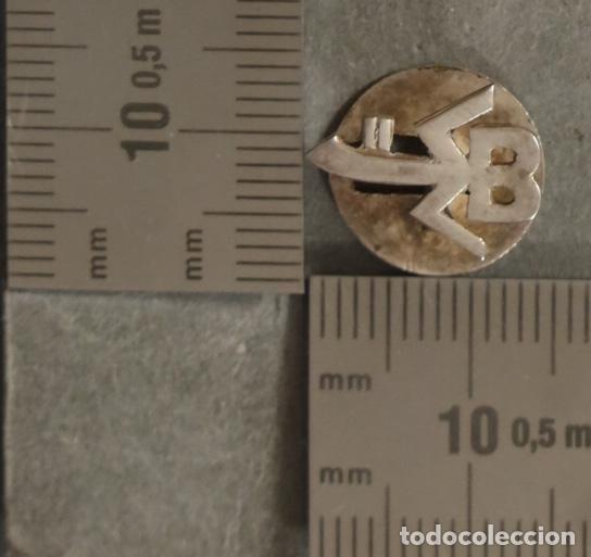 Antig&uuml;edades: MEDALLA. INSIGNIA DE OJAL. PLATA. . - Foto 1
