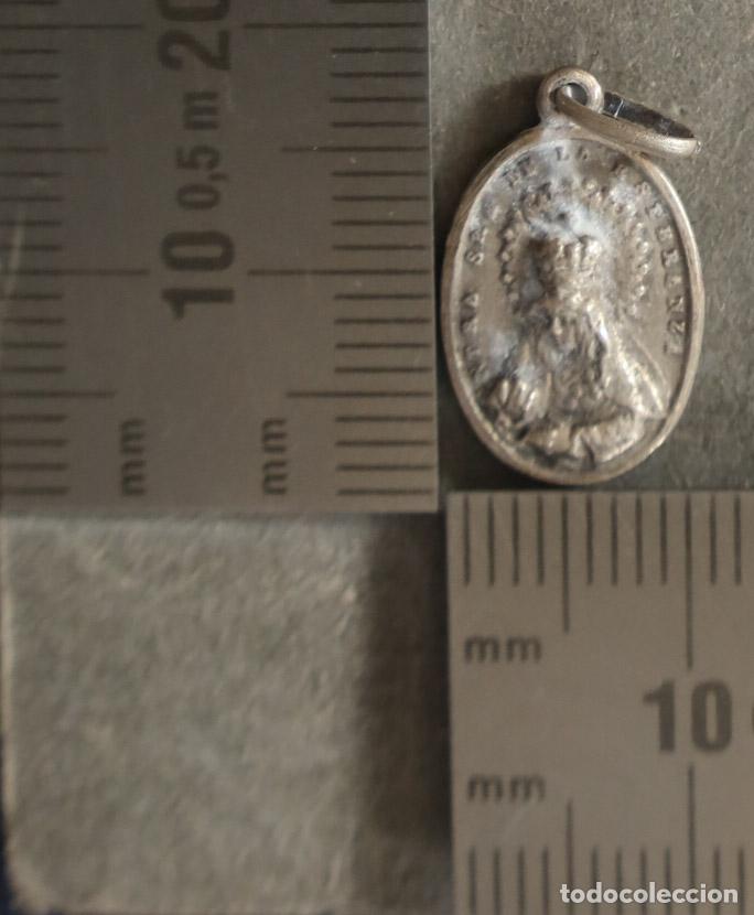 Antig&uuml;edades: MEDALLA. ESPERANZA MACARENA. PLATA. NAZARENO.