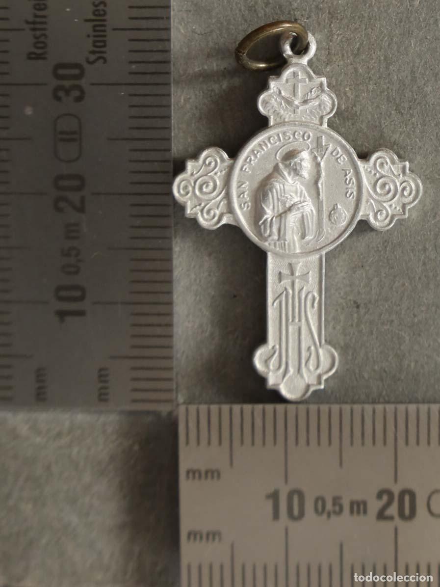 Antig&uuml;edades: MEDALLA. CRUZ SAN FRANCISCO DE ASIS. CON BENDICION DE SAN FRANCISCO.