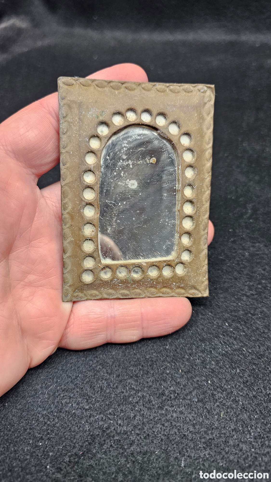 Antig&uuml;edades: Espejo peque&ntilde;o de lat&oacute;n