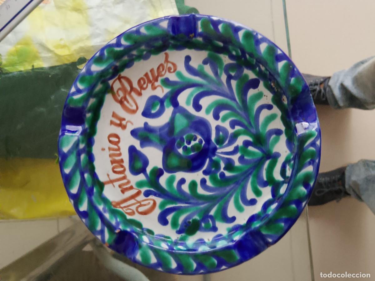 Antig&uuml;edades: cenicero de cer&aacute;mica de Fajalauza, un estilo tradicional originario del barrio del Albaic&iacute;n en Grana