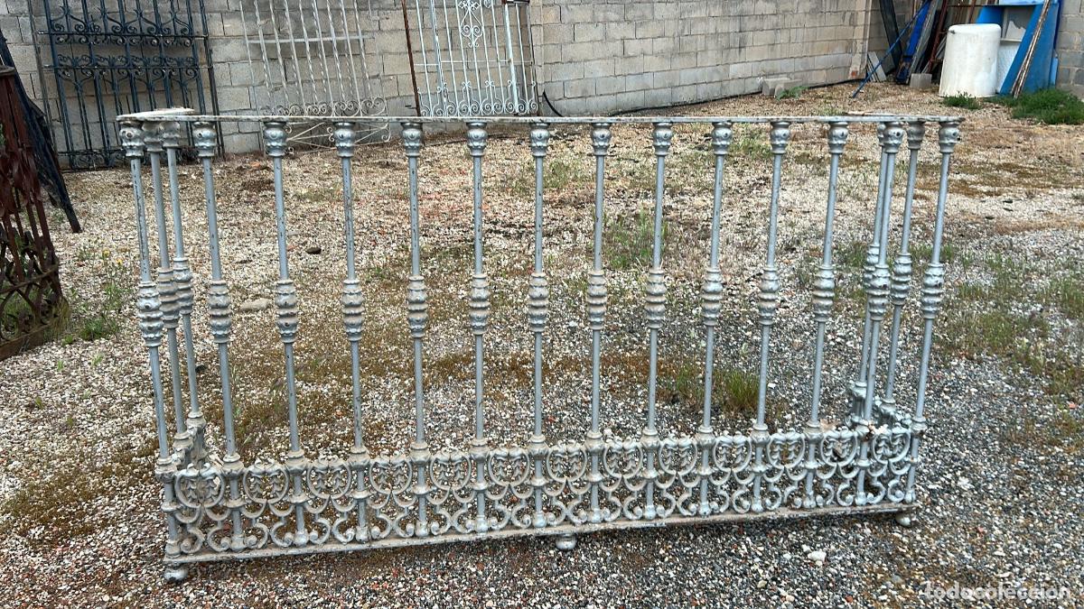 Antig&uuml;edades: Balcon antiguo en forja estilo anos 40 174x97x57 cm garra