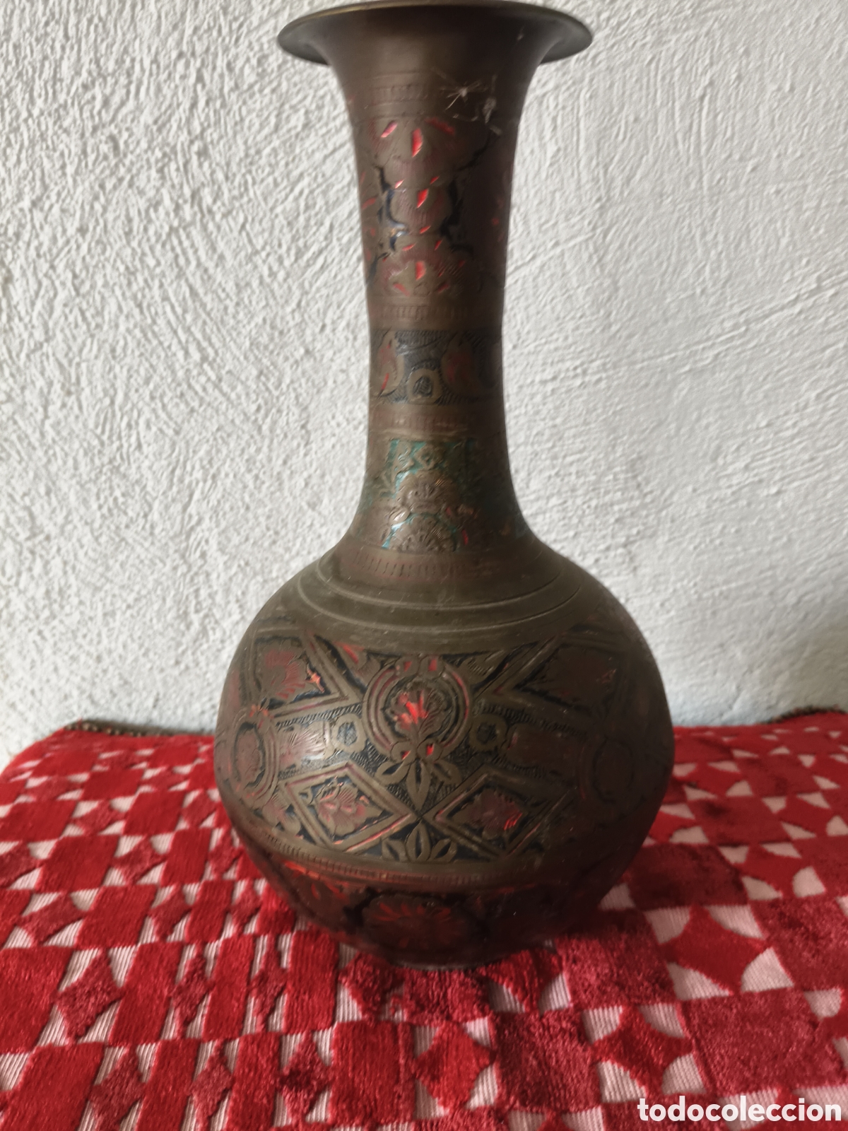 Antig&uuml;edades: Gran Jarron florero bronce metal laton repujado policromado origen India