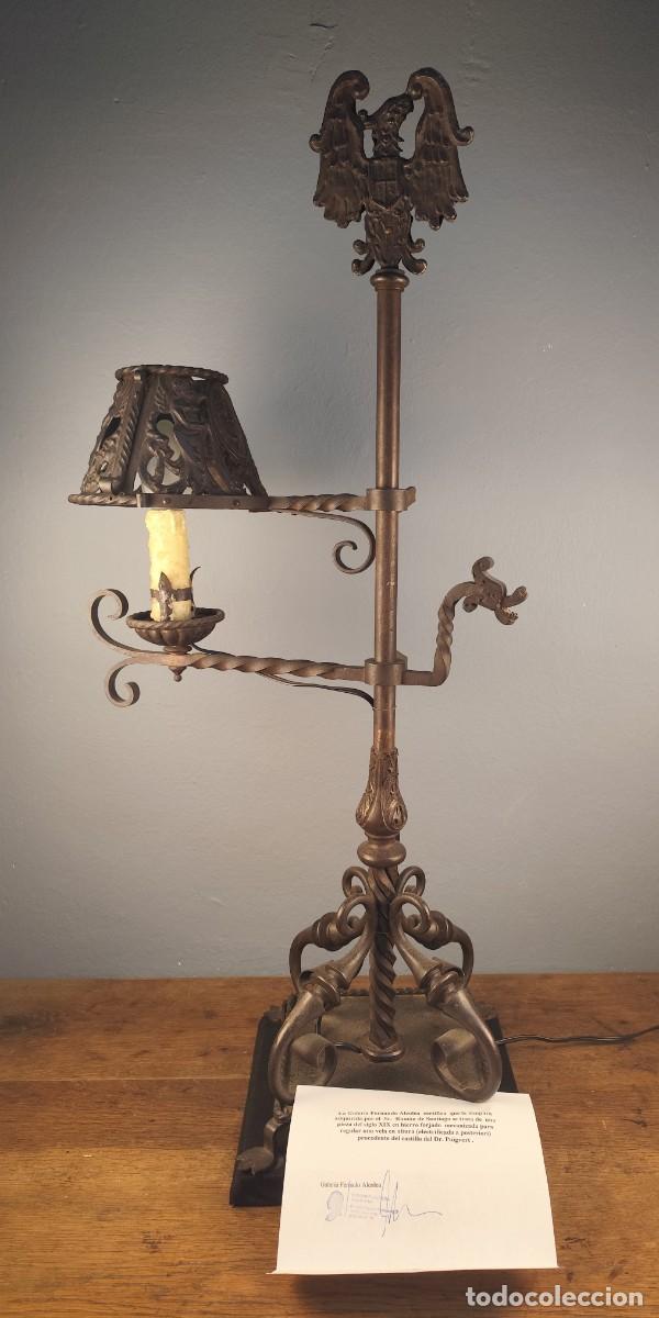 Antig&uuml;edades: Antigua l&aacute;mpara de hierro forjado, con certificado de antiguedad