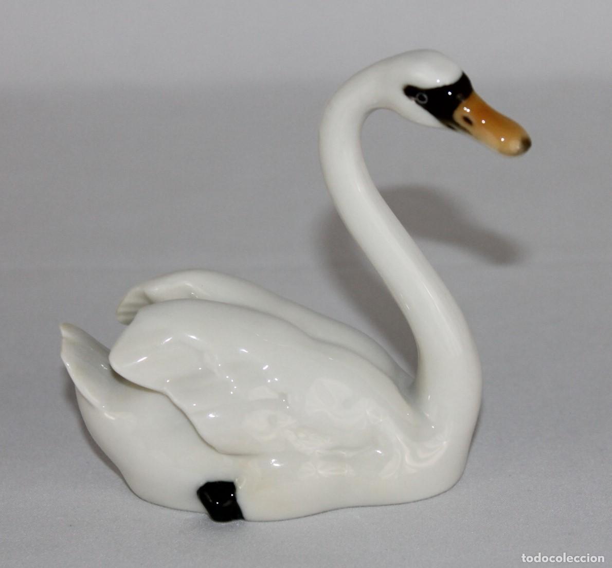 Antig&uuml;edades: Cisne de Hutschenreuther. Dise&ntilde;o Hans Achtziger. Porcelana alemana