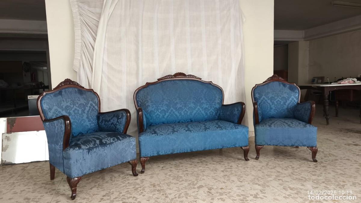 Antig&uuml;edades: Conjunto sof&aacute; y sillones estilo Isabelino