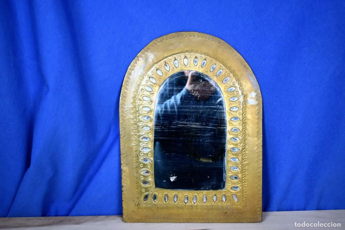 Antig&uuml;edades: Antiguo espejo &Aacute;rabe en lat&oacute;n dorado