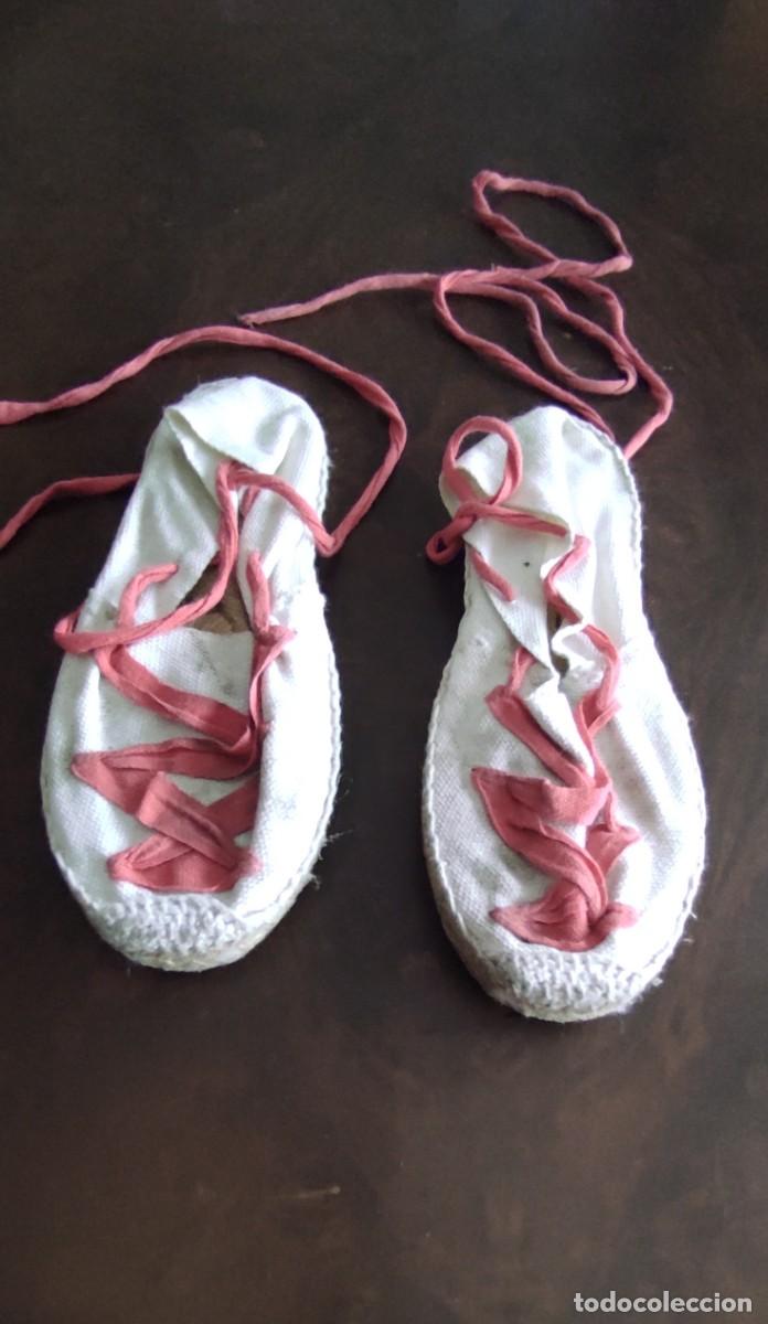 Antig&uuml;edades: ANTIGUAS ALPARGATAS TRADICIONALES DE CINTAS. TALLA 30.