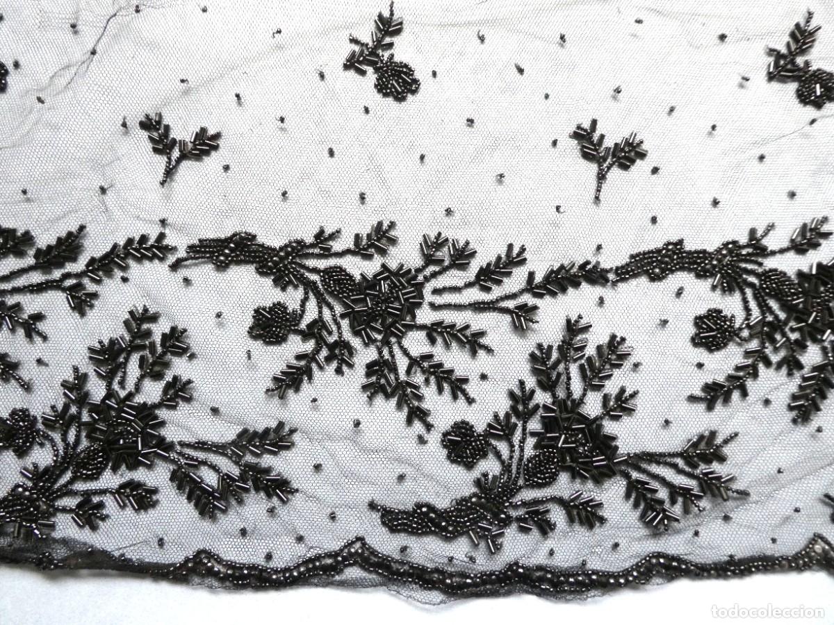 Antig&uuml;edades: ANTIGUA PIEZA BORDADA CON AZABACHES S.XIX