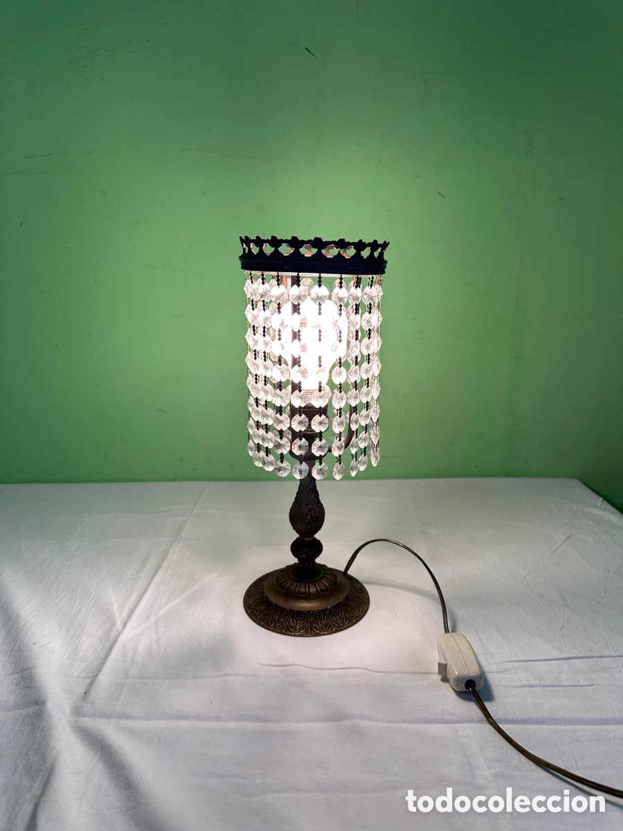 Antig&uuml;edades: L&aacute;mpara de sobremesa vintage con l&aacute;grimas de cristal estilo cl&aacute;sico elegante