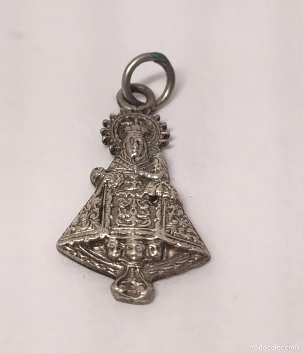 Antig&uuml;edades: Medalla / Colgante religioso: VIRGEN DE COVADONGA (ASTURIAS). M257