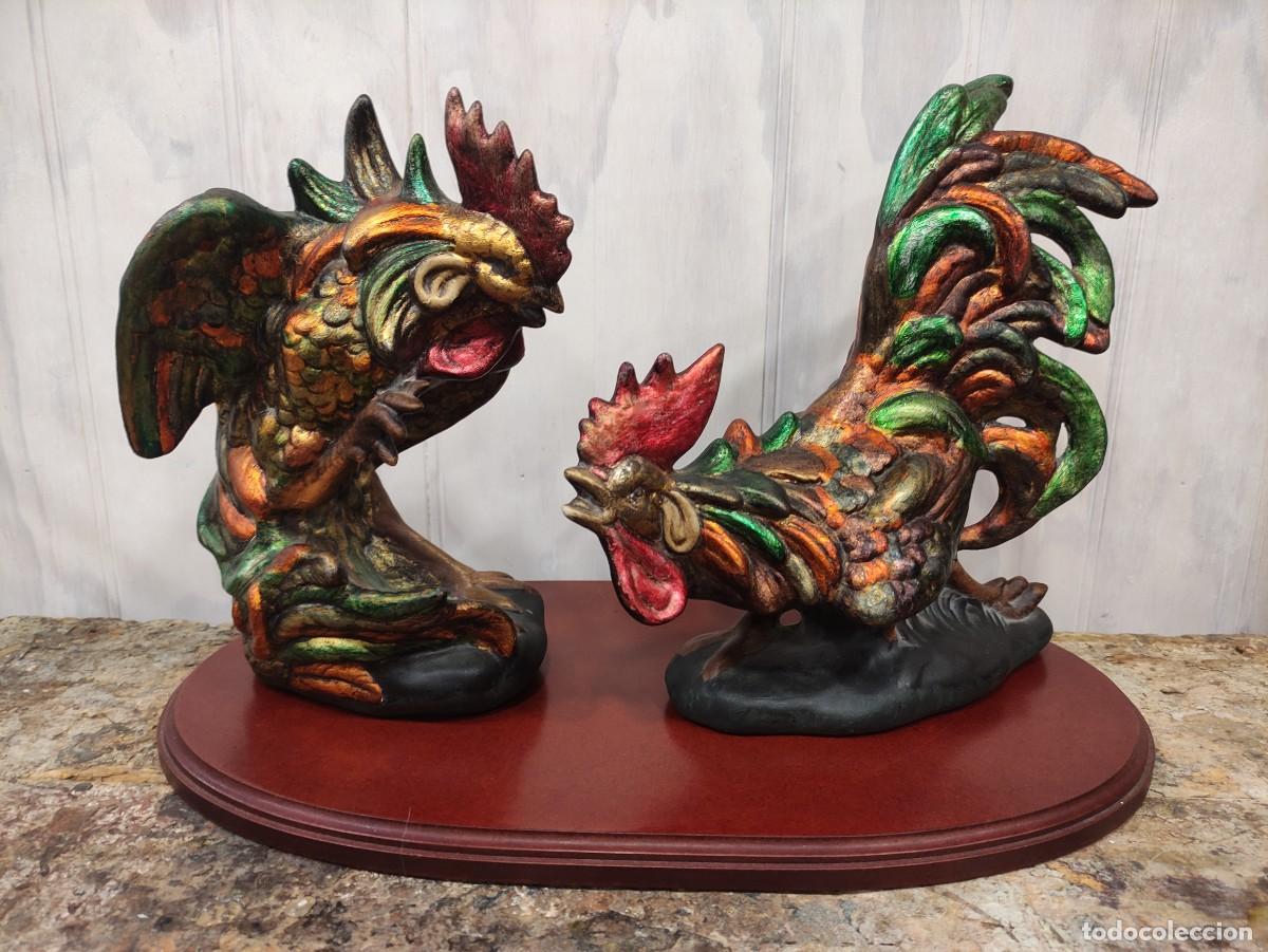 Antig&uuml;edades: Pareja gallos de cer&aacute;mica pintados a mano