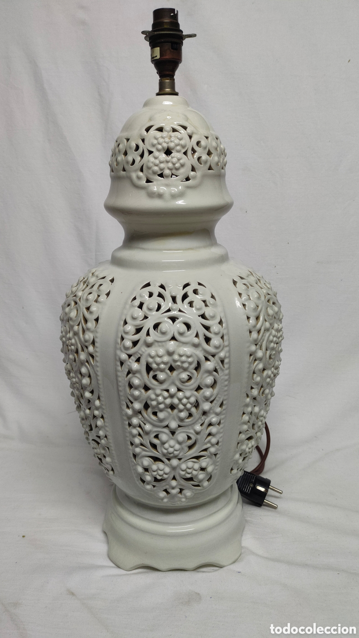 Antig&uuml;edades: LAMPARA DE CER&Aacute;MICA BLANCA CON CALADOS.MANISES.VINTAGE.A&Ntilde;OS 50-60