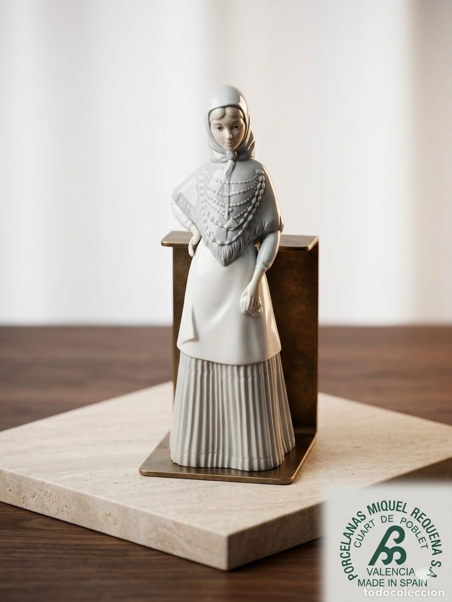 Antig&uuml;edades: Figura de porcelana original de Miquel Requena - Mujer con mant&oacute;n - 32 cm - Valencia