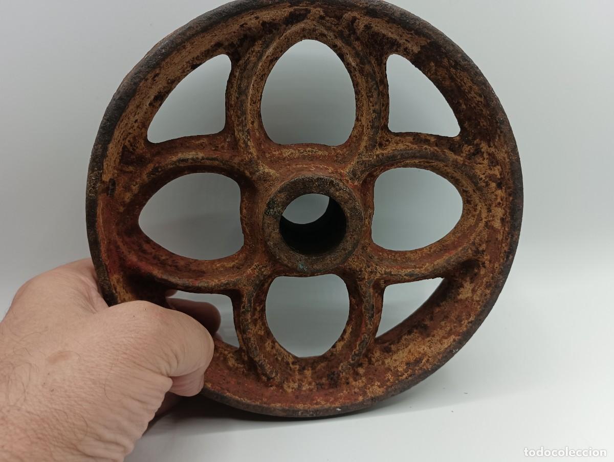 Antig&uuml;edades: Rueda Antigua Hierro Fundido. 20 CM.