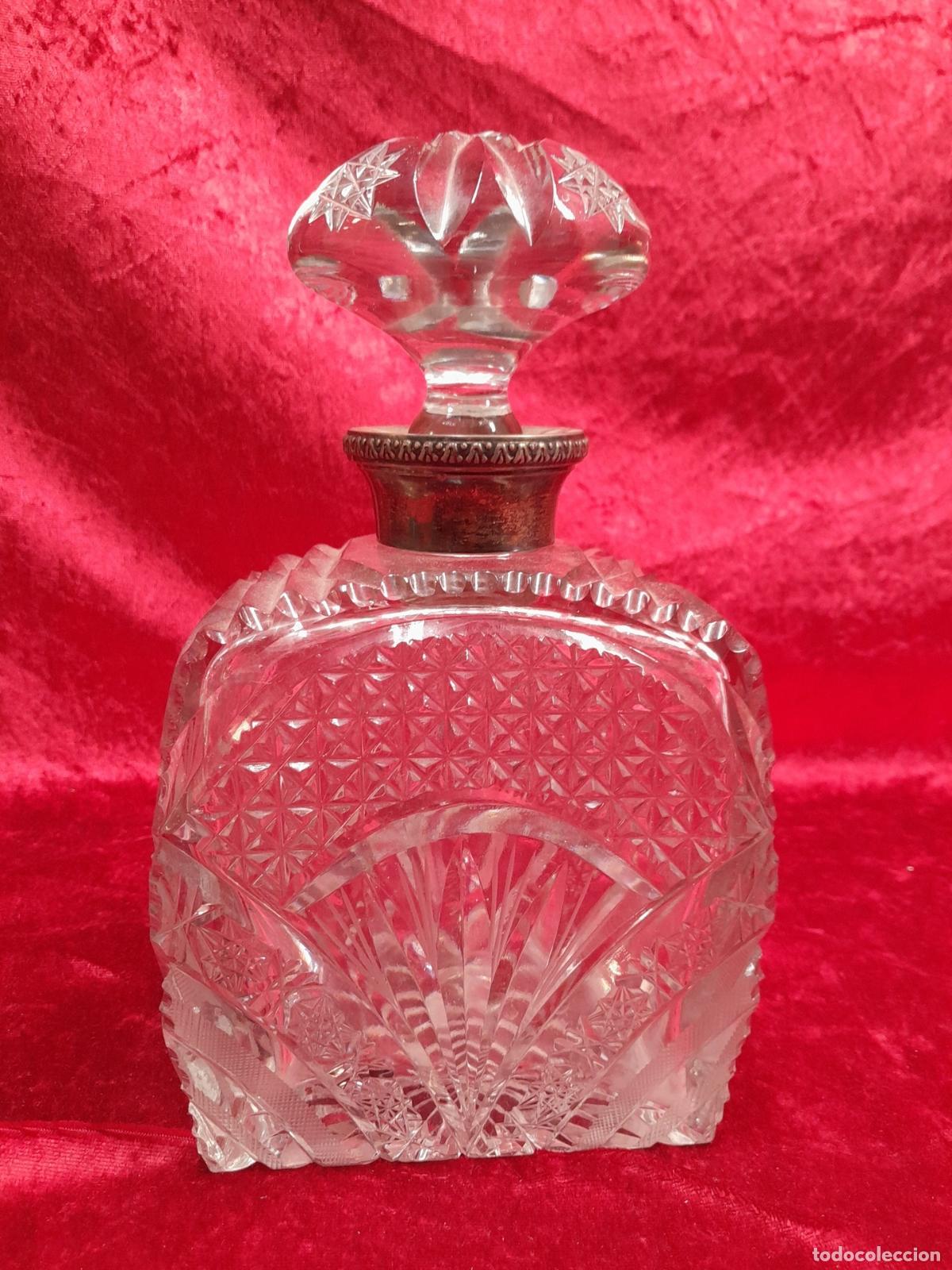 Antiguidades: LICORERA EN CRISTAL TALLADO CON CUELLO EN PLATA DE LEY. PRINCIPIOS S.XX