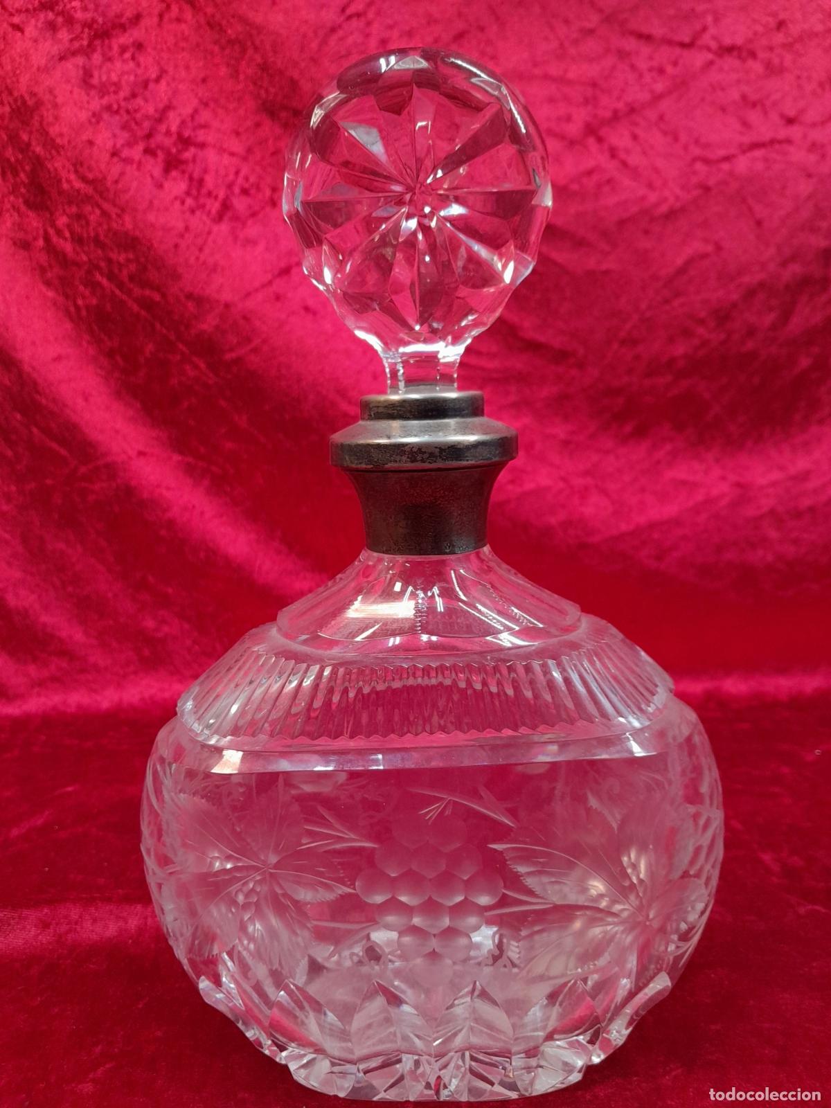 Antiguidades: LICORERA EN CRISTAL TALLADO CON CUELLO EN PLATA DE LEY. PRINCIPIOS S.XX