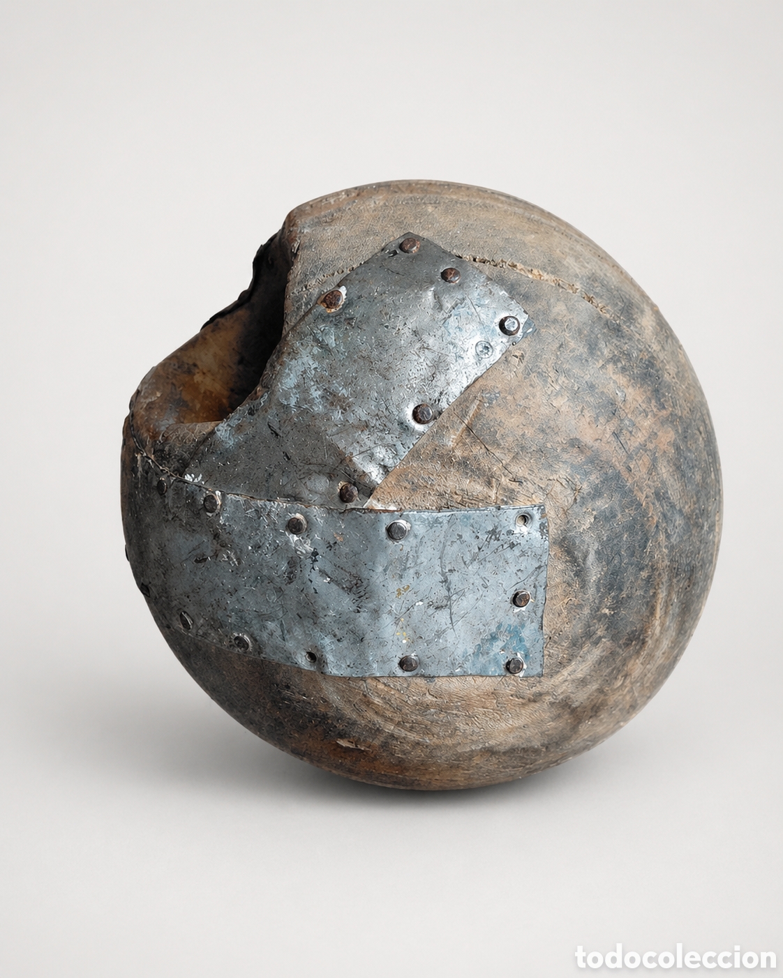 Antig&uuml;edades: Bola antigua de bolera tradicional &ndash; madera y metal &ndash;