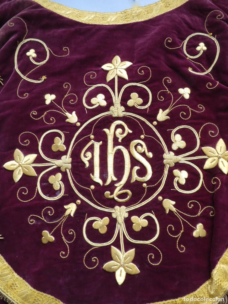Antiguidades: ANTIGU CAPA PLUVIAL DE TERCIOPELO BORDADO CON HILO MET&Aacute;LICO ORO. PPIO.S.XX
