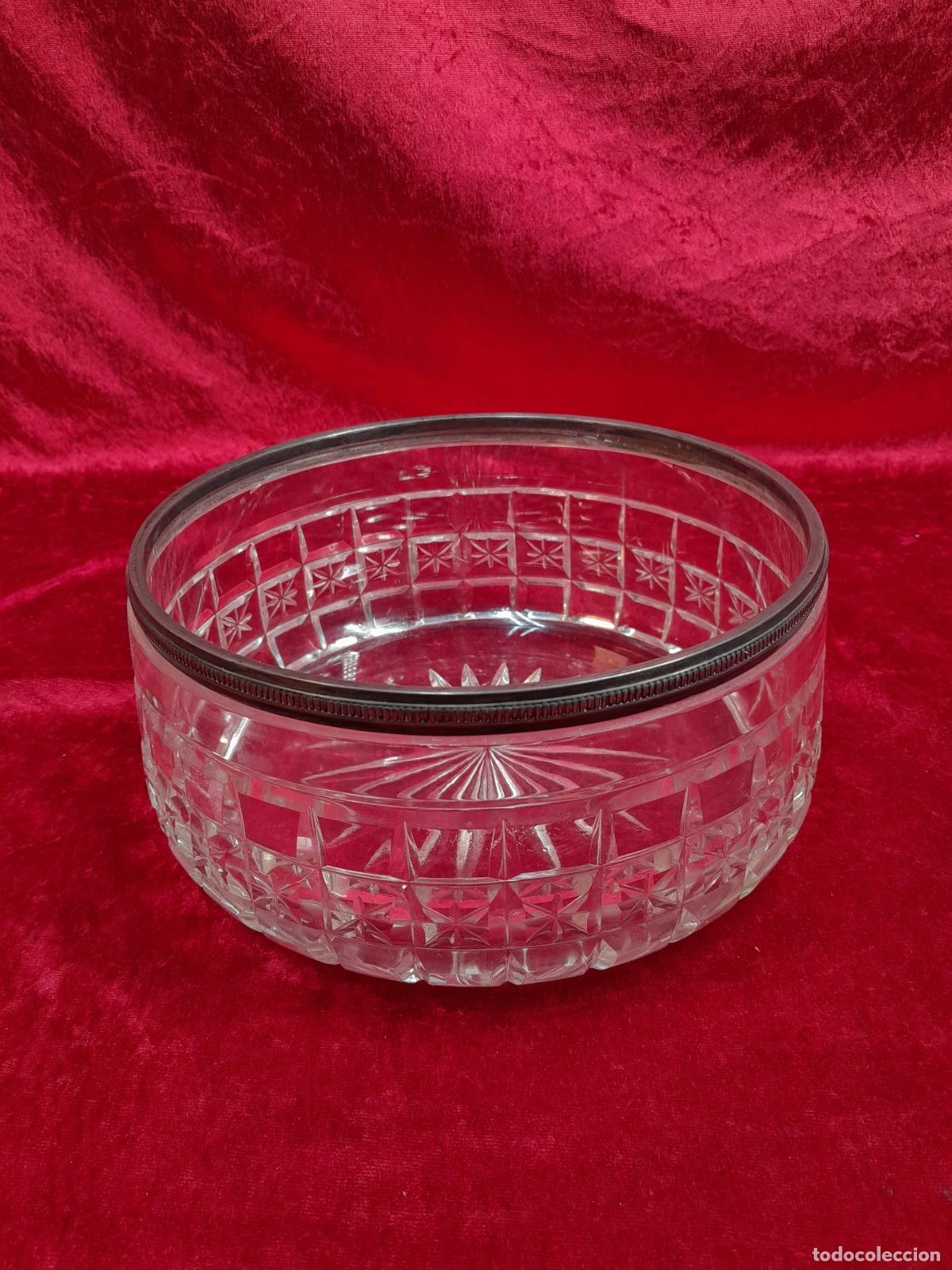 Antig&uuml;edades: CENTRO DE MESA DE CRISTAL TALLADO CON BORDE DE PLATA. MEDIADOS S.XX