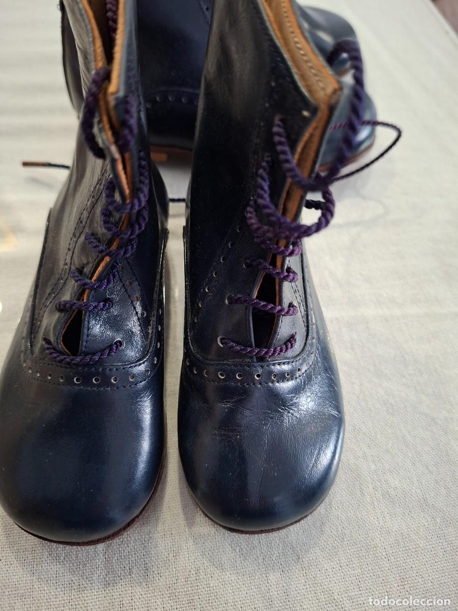 Antig&uuml;edades: DOS PARES DE PEQUE&Ntilde;OS ZAPATOS PIEL A&Ntilde;OS 20-30 IDEAL ESCAPARATES DECORACION SIN USO
