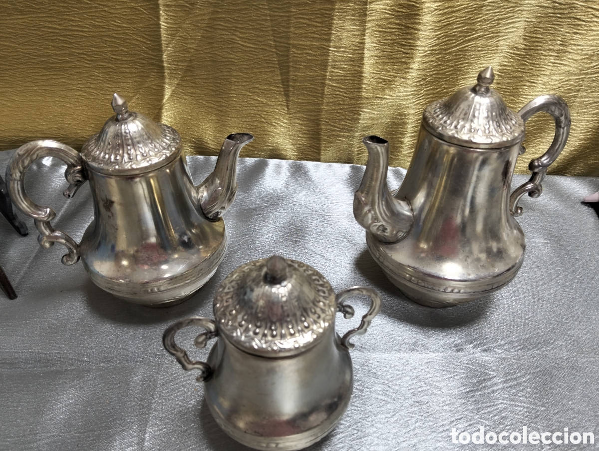 Antig&uuml;edades: conjunto de piezas vintage parece ser un juego de servicio de t&eacute; o caf&eacute;,